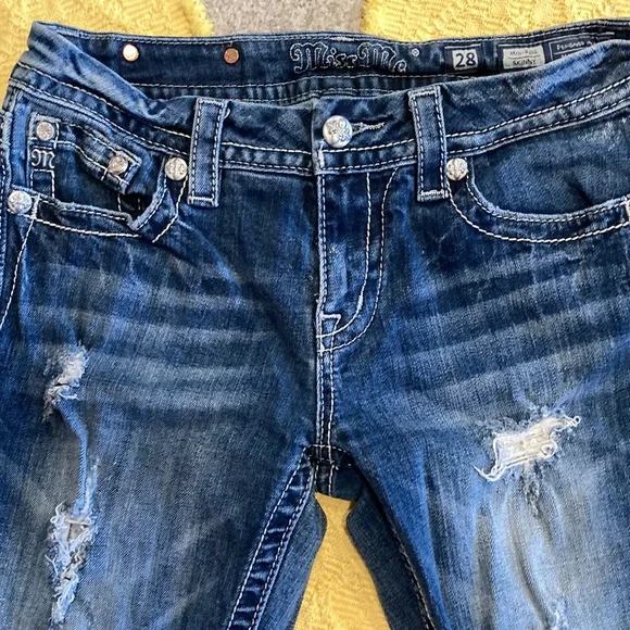 Gorgeous pair of Miss Me mid rise skinny distressed Angel wings 28x32 - Picture 4 of 5